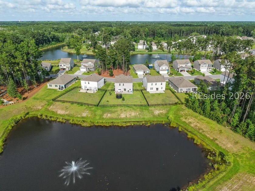 Welcome to 106 Cedar View Circle - a beautifully maintained 2021 - photo 2