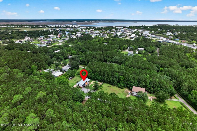 uTucked away on three beautifully landscaped lots, this - photo 44