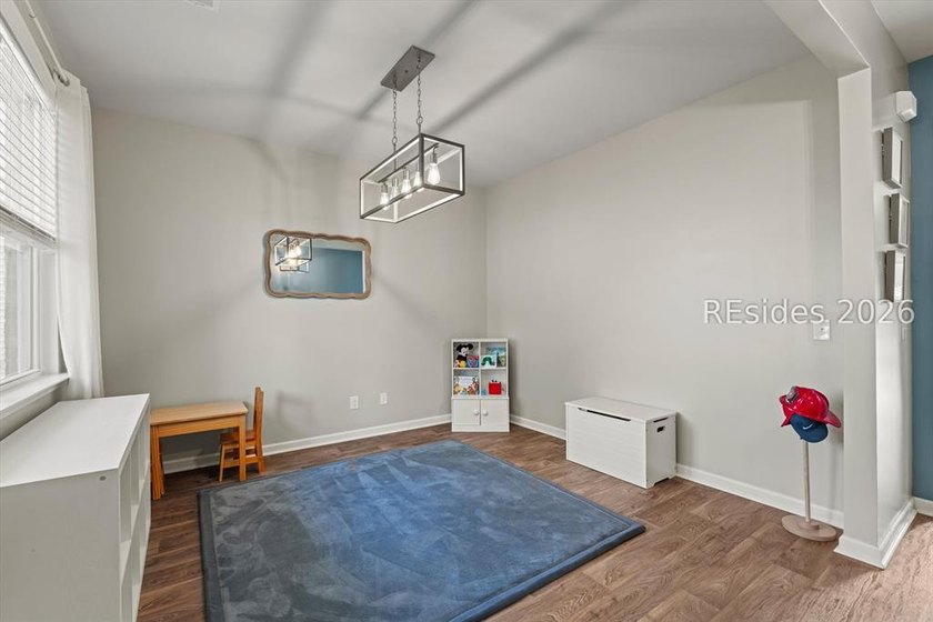 Welcome to 106 Cedar View Circle - a beautifully maintained 2021 - photo 5