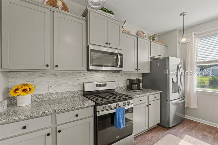 Welcome to 106 Cedar View Circle - a beautifully maintained 2021 - photo 10