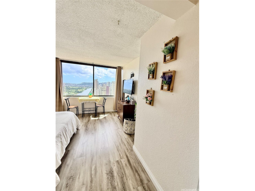 Stunning high floor one bedroom condo at Waikiki Hawaiian - photo 6