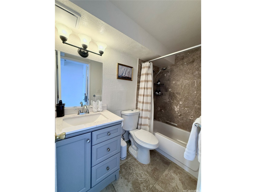 Stunning high floor one bedroom condo at Waikiki Hawaiian - photo 7
