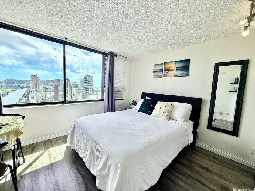 Stunning high floor one bedroom condo at Waikiki Hawaiian - photo 9