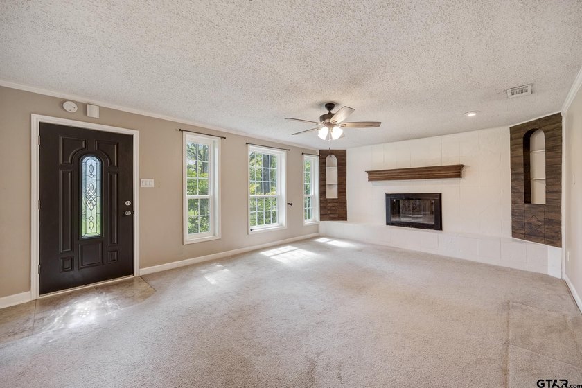 Well cared for 3/2 with a large shop, on just over an acre, near - photo 6