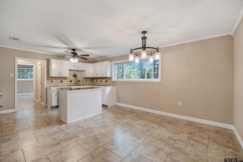 Well cared for 3/2 with a large shop, on just over an acre, near - photo 8