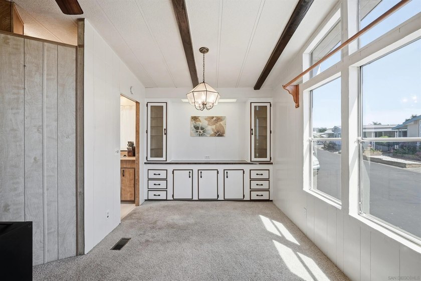 Deeply reduced and PRICED TO SELL! Welcome to easy, resort-style - photo 3