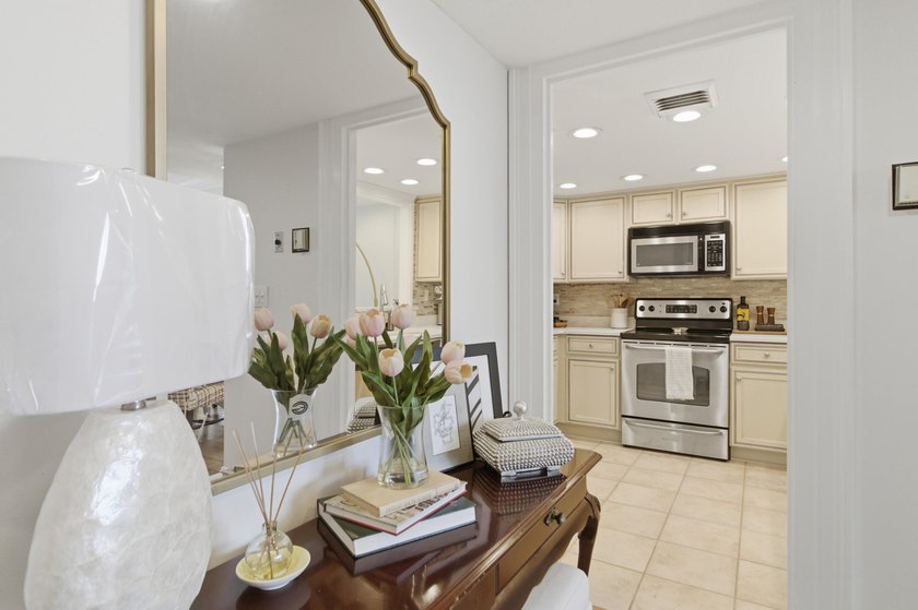 Turn-key condo across from the Charleston City Marina! This - photo 3