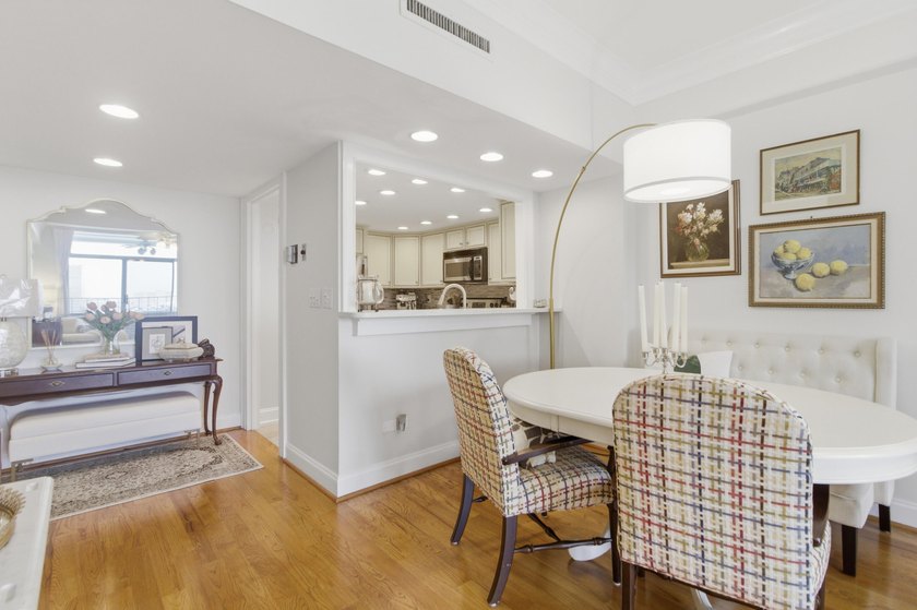 Turn-key condo across from the Charleston City Marina! This - photo 4