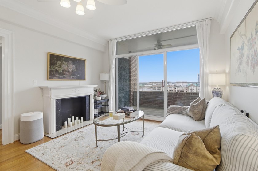 Turn-key condo across from the Charleston City Marina! This - photo 5