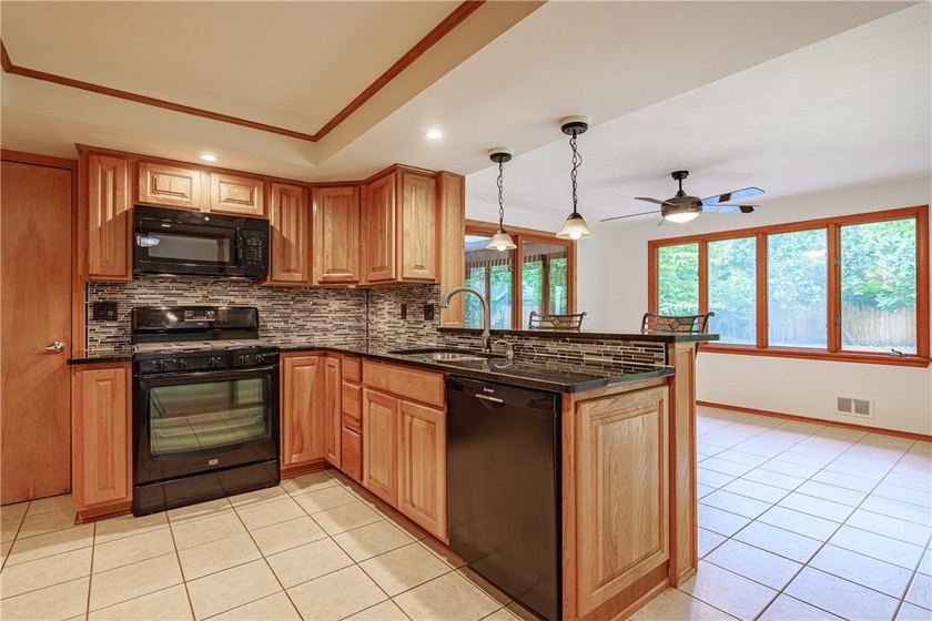 Welcome to your own Oasis, where timeless charm meets modern - photo 14
