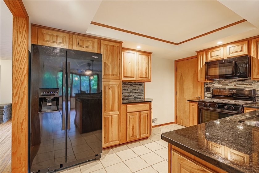Welcome to your own Oasis, where timeless charm meets modern - photo 15