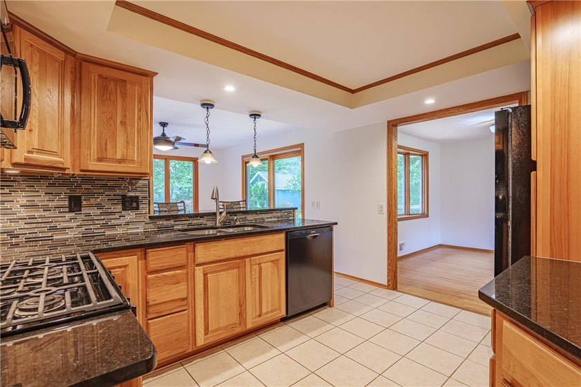 Welcome to your own Oasis, where timeless charm meets modern - photo 16