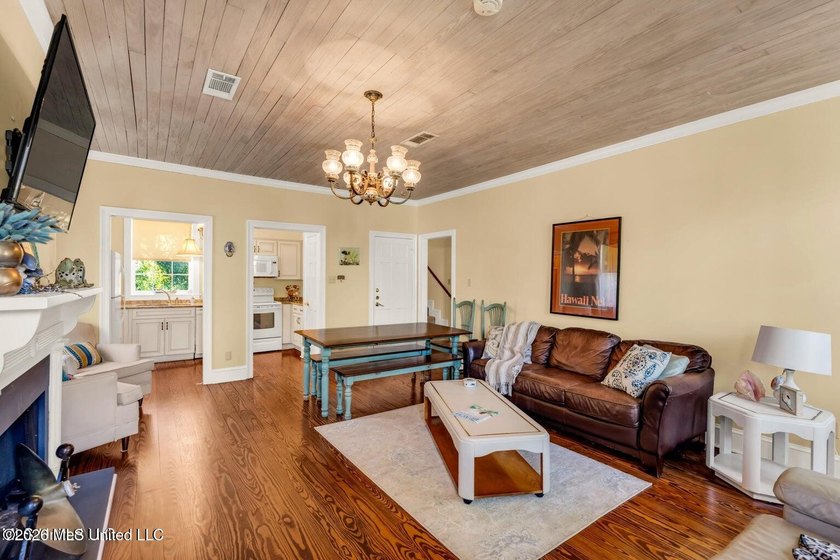 Acadian cottage, 3 bed, 2 1/2 bath, three levels with interior - photo 20