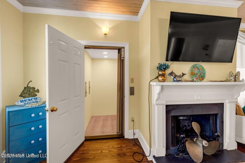 Acadian cottage, 3 bed, 2 1/2 bath, three levels with interior - photo 22