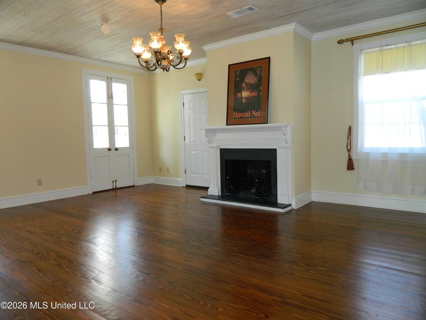 Acadian cottage, 3 bed, 2 1/2 bath, three levels with interior - photo 26
