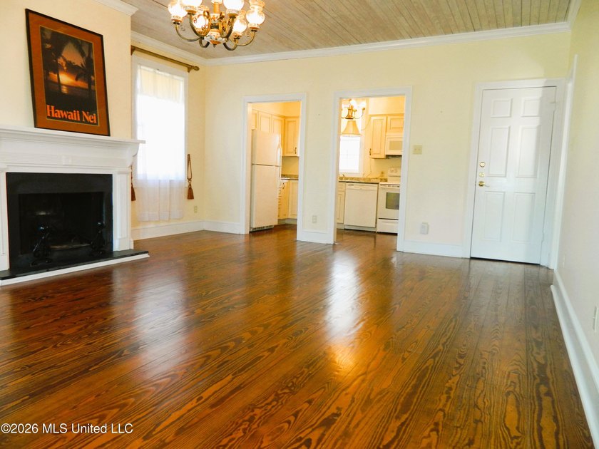 Acadian cottage, 3 bed, 2 1/2 bath, three levels with interior - photo 28