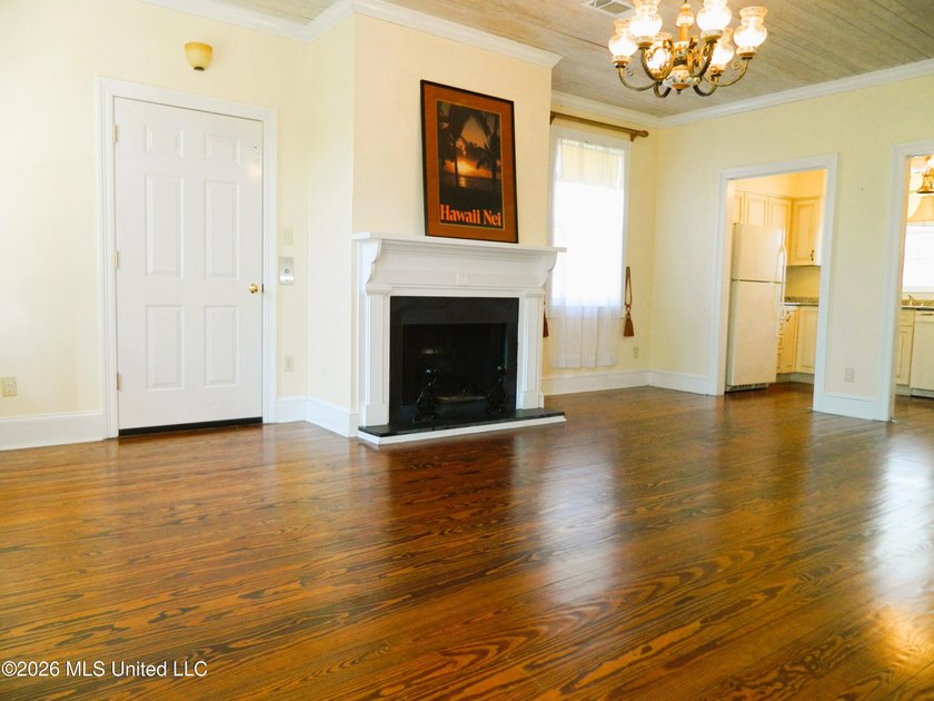 Acadian cottage, 3 bed, 2 1/2 bath, three levels with interior - photo 29