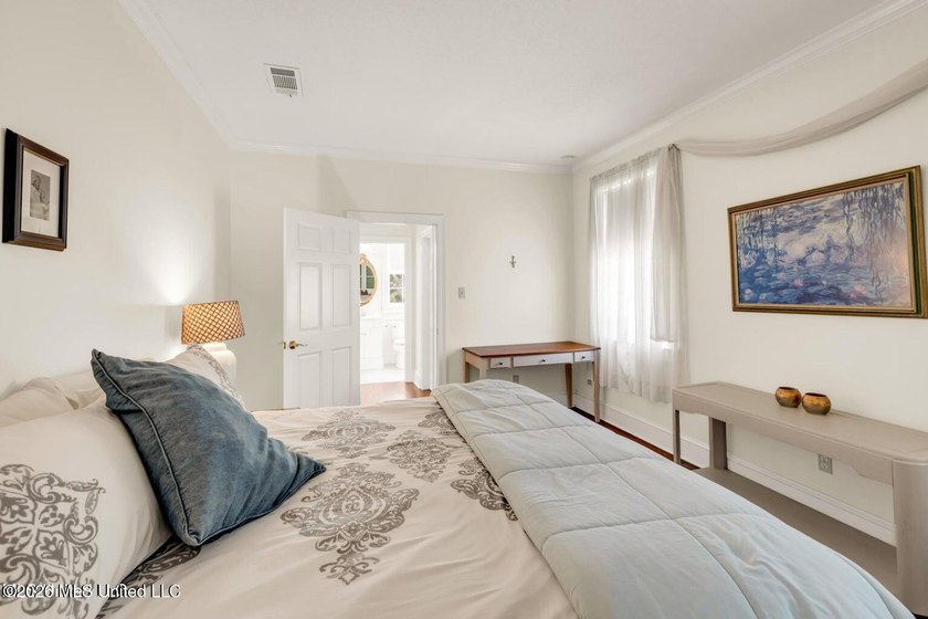 Acadian cottage, 3 bed, 2 1/2 bath, three levels with interior - photo 31