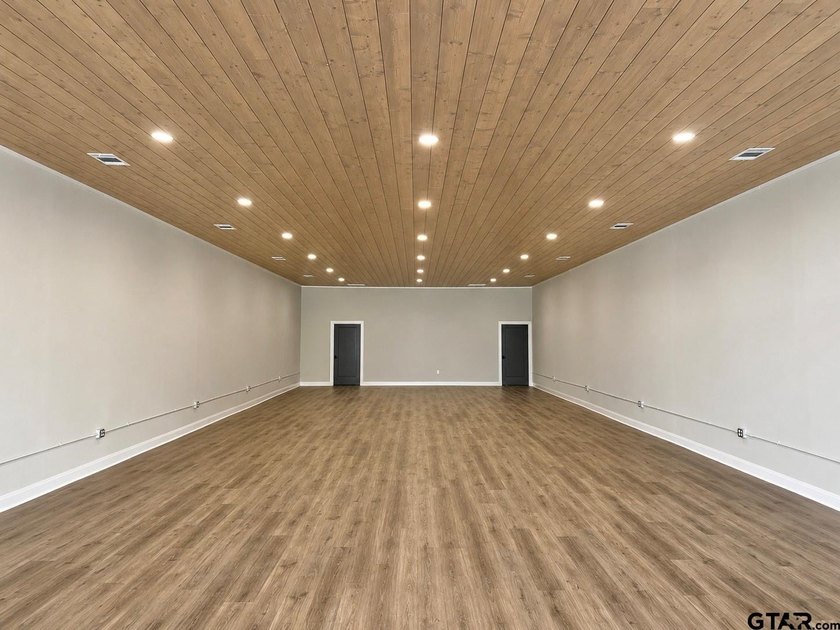 Prime Downtown Quitman, TX Commercial Building, Turnkey - photo 3