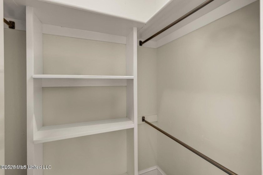 Acadian cottage, 3 bed, 2 1/2 bath, three levels with interior - photo 34