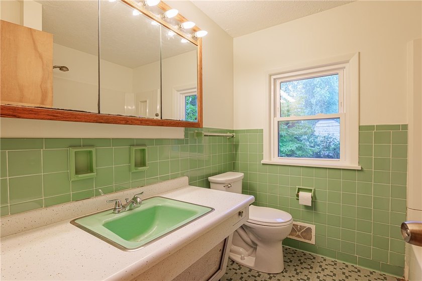 Welcome to your own Oasis, where timeless charm meets modern - photo 35