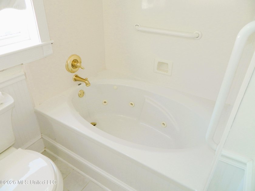 Acadian cottage, 3 bed, 2 1/2 bath, three levels with interior - photo 36