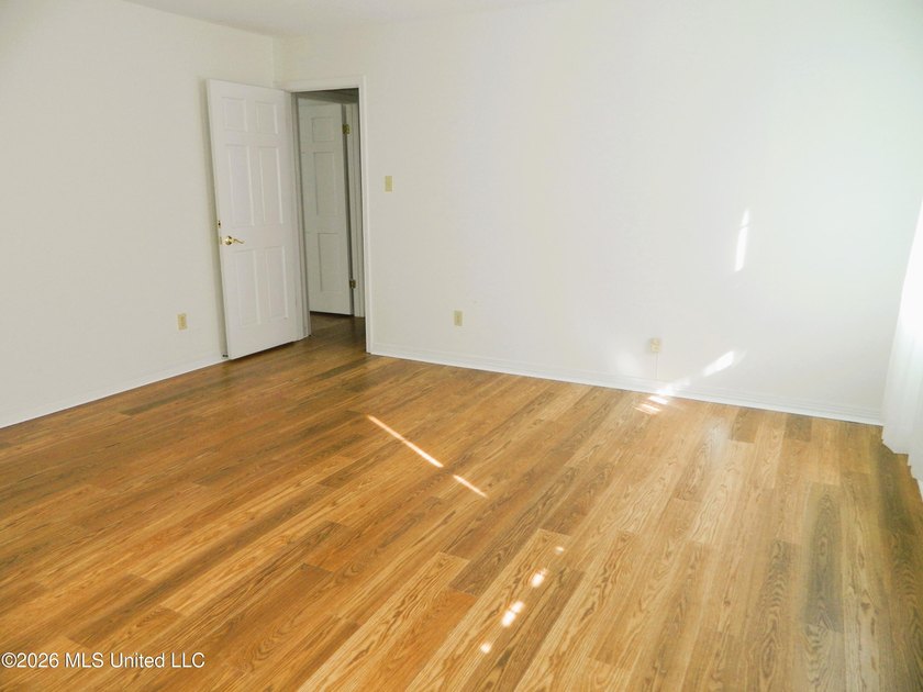 Acadian cottage, 3 bed, 2 1/2 bath, three levels with interior - photo 49
