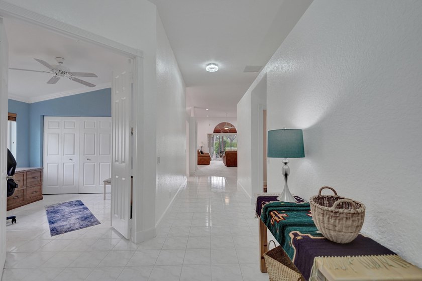 SUPERB SINGLE STORY 4 BED/2.5 BATH WATERFRONT HOME! Room to - photo 9