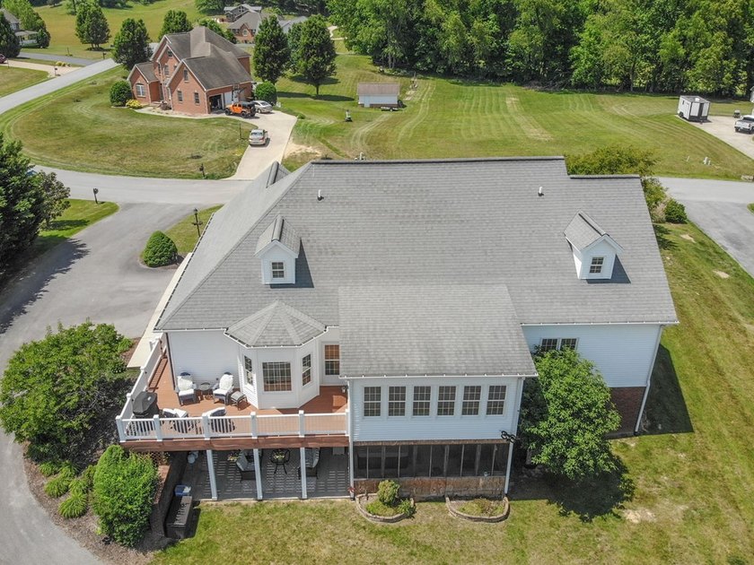Spacious 4BR/4BA single-family home located just minutes from - photo 6