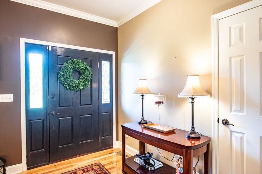 Spacious 4BR/4BA single-family home located just minutes from - photo 8