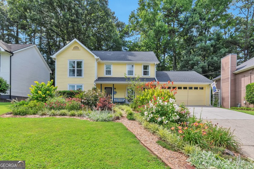 This updated two level home is well maintained in a quiet close - photo 2