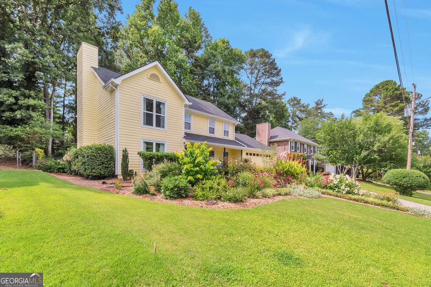 This updated two level home is well maintained in a quiet close - photo 3