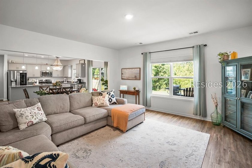Welcome to 25 Chinquapin! A beautifully maintained home offering - photo 10