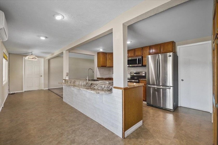 Prepare to fall in love with this home! This 3-bed, 1-bath - photo 11