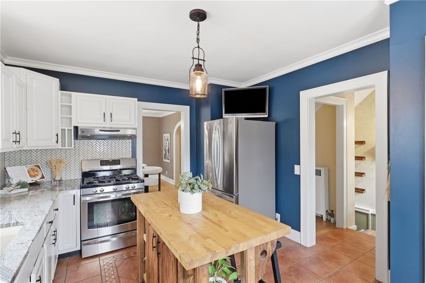 Picture-perfect Colonial in the highly sought-after Browncroft - photo 11