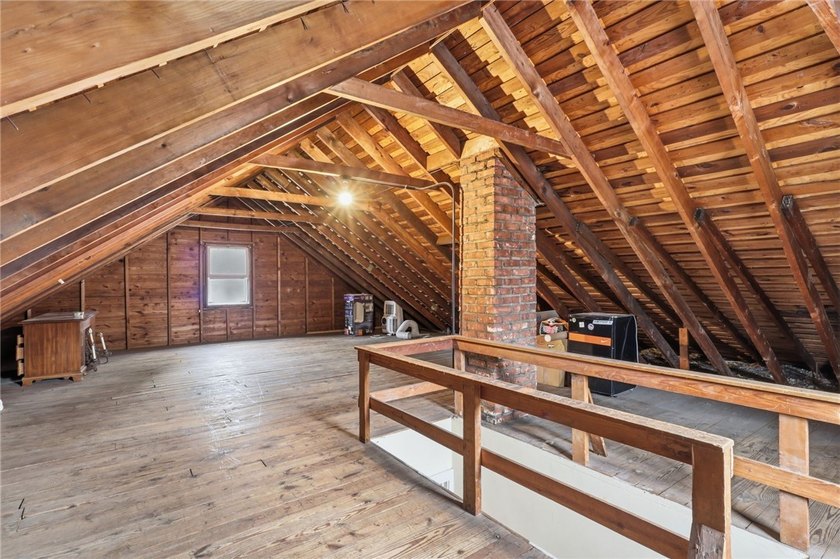 Picture-perfect Colonial in the highly sought-after Browncroft - photo 25