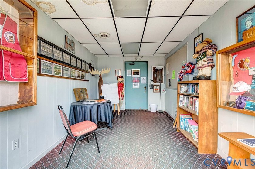 Prime Location in Lewistown Road Area. 9700 Square Foot Building - photo 27