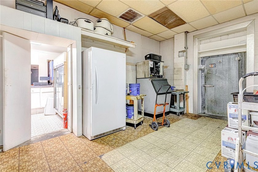 Prime Location in Lewistown Road Area. 9700 Square Foot Building - photo 32