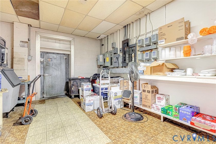 Prime Location in Lewistown Road Area. 9700 Square Foot Building - photo 33
