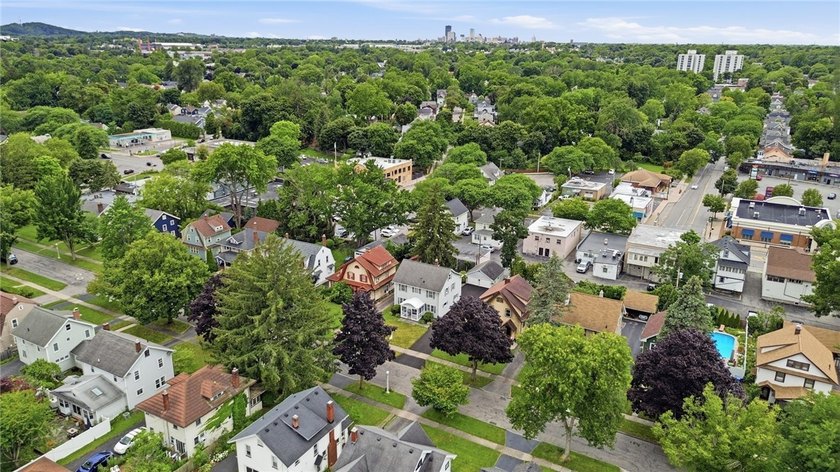 Picture-perfect Colonial in the highly sought-after Browncroft - photo 37