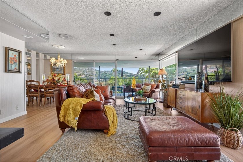 VIEW, VIEW, VIEW. This exceptional mid-century modern residence - photo 2