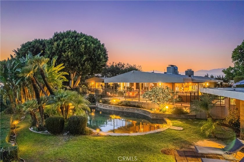 VIEW, VIEW, VIEW. This exceptional mid-century modern residence - photo 3