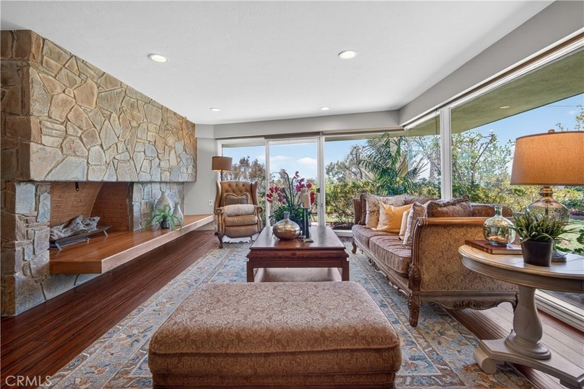 VIEW, VIEW, VIEW. This exceptional mid-century modern residence - photo 8