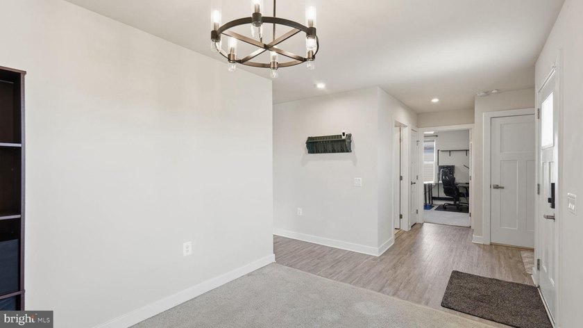 Enjoy easy living in the sought-after Pendleton golf course - photo 8