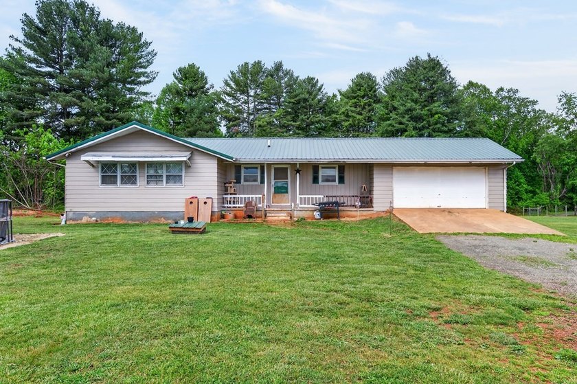 Enjoy the perfect blend of country living and outdoor adventure - photo 3