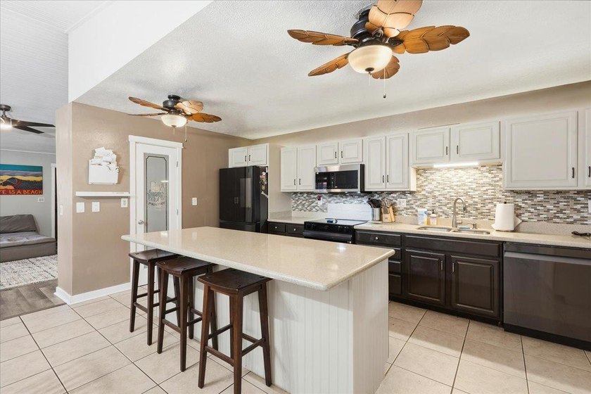 Live the Kihei lifestyle you've been dreaming of. This upgraded - photo 7