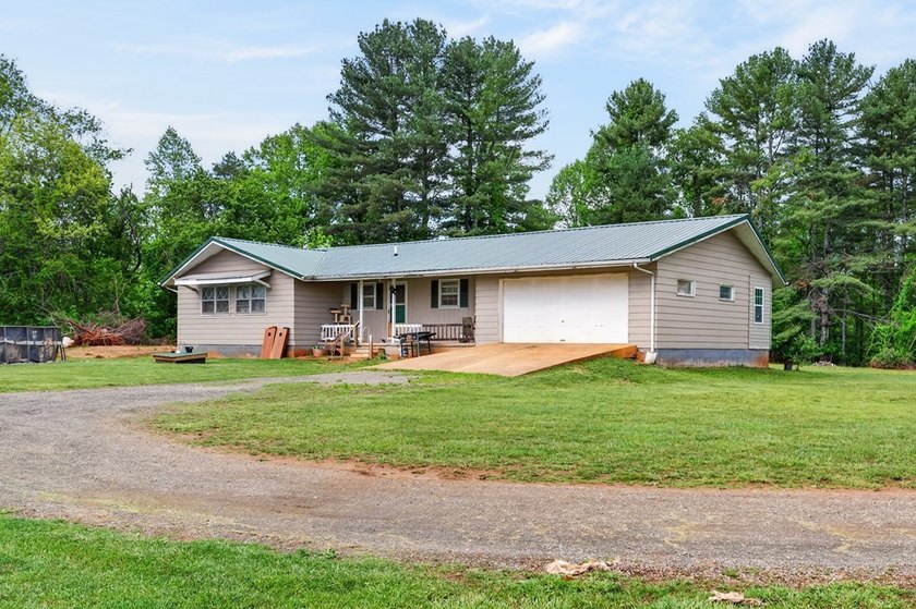 Enjoy the perfect blend of country living and outdoor adventure - photo 8