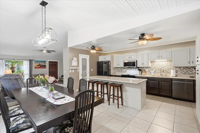 Live the Kihei lifestyle you've been dreaming of. This upgraded - photo 9