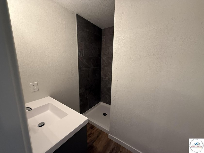 Sportsman's Paradise! This completely remodeled 2 bed, 2 full - photo 19
