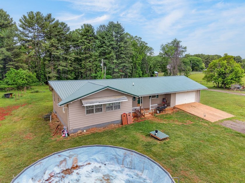 Enjoy the perfect blend of country living and outdoor adventure - photo 10